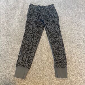 Old Navy Kids Girl Gray Leopard Print Joggers. Gray black. Medium 8
